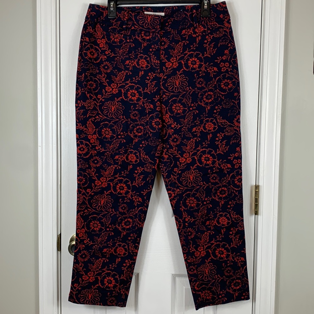 Loft Julie navy blue with red flowers ankle pants size 8. Riviera pant.